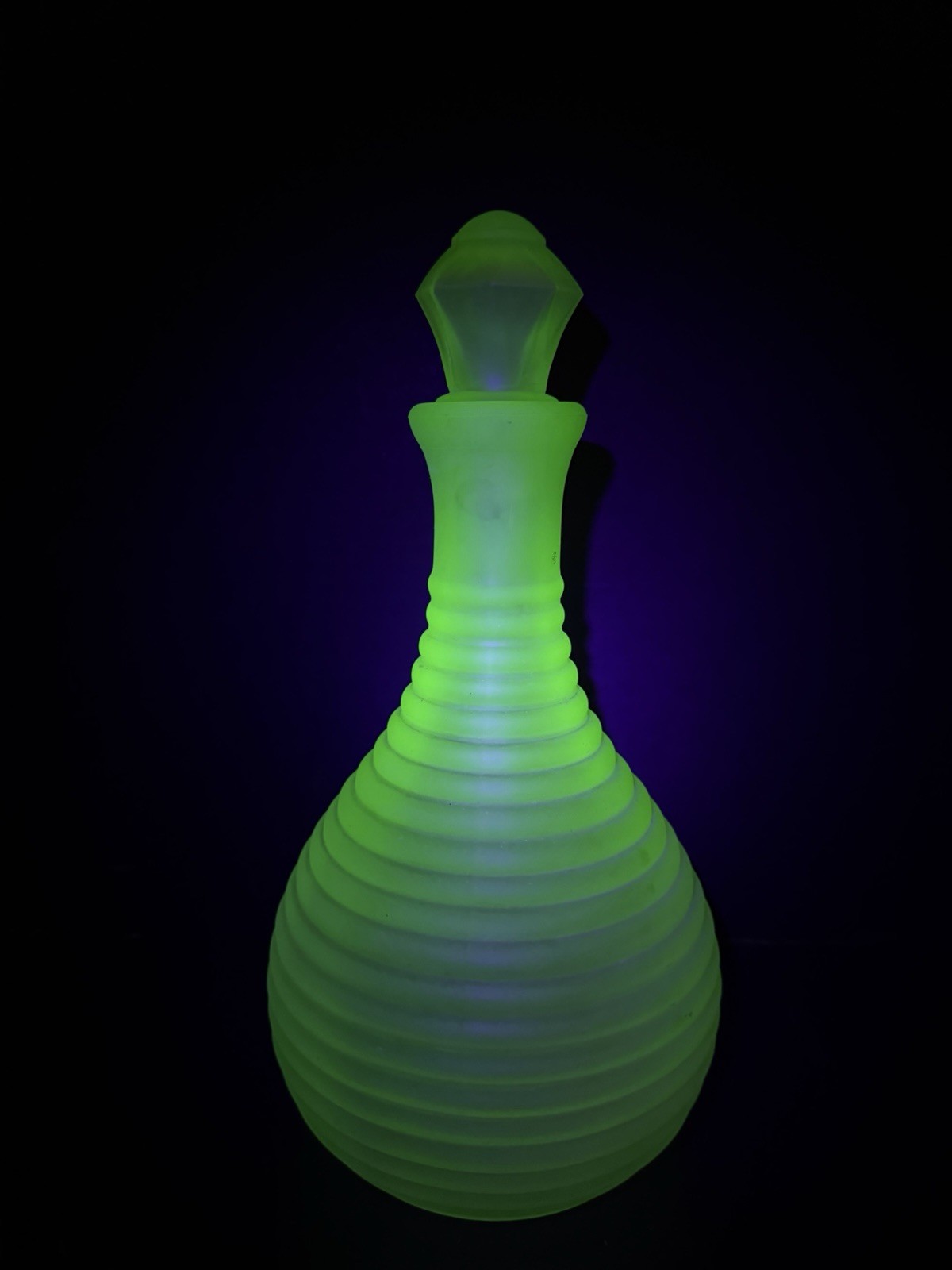 Vintage Uranium Glass Decanter Depression Glass Ribbed w/ Topper Frigidaire 11” Vintage Uranium Glass Decanter Depression Glass Ribbed w/ Topper Frigidaire 11”