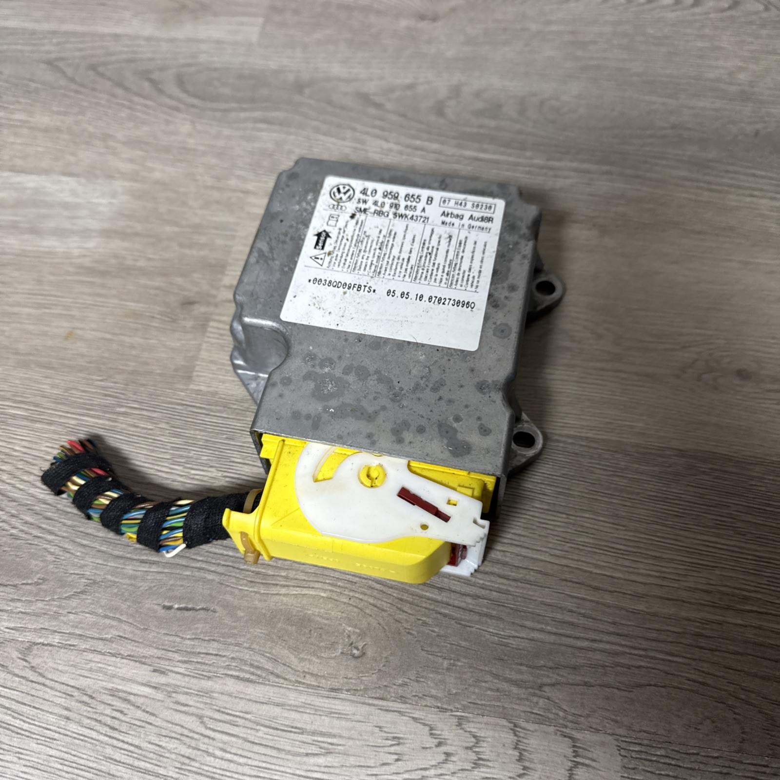 2007-2015 AUDI Q7 SENSOR CONTROL MODULE 4L0959655B OEM 2007-2015 AUDI Q7 SENSOR CONTROL MODULE 4L0959655B OEM