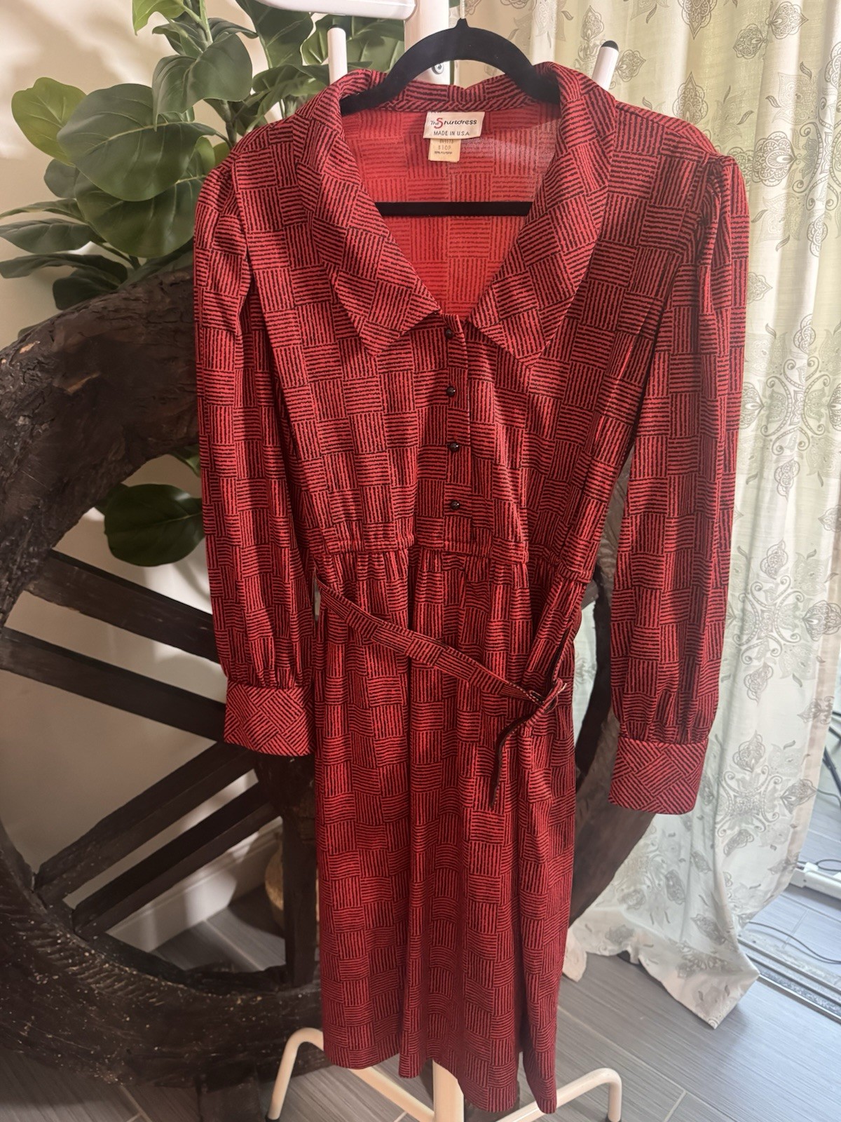 VTG 70s 80s The Shirtdress Sears Red Black Geometric Belted Midi Shirt Dress 10P VTG 70s 80s The Shirtdress Sears Red Black Geometric Belted Midi Shirt Dress 10P