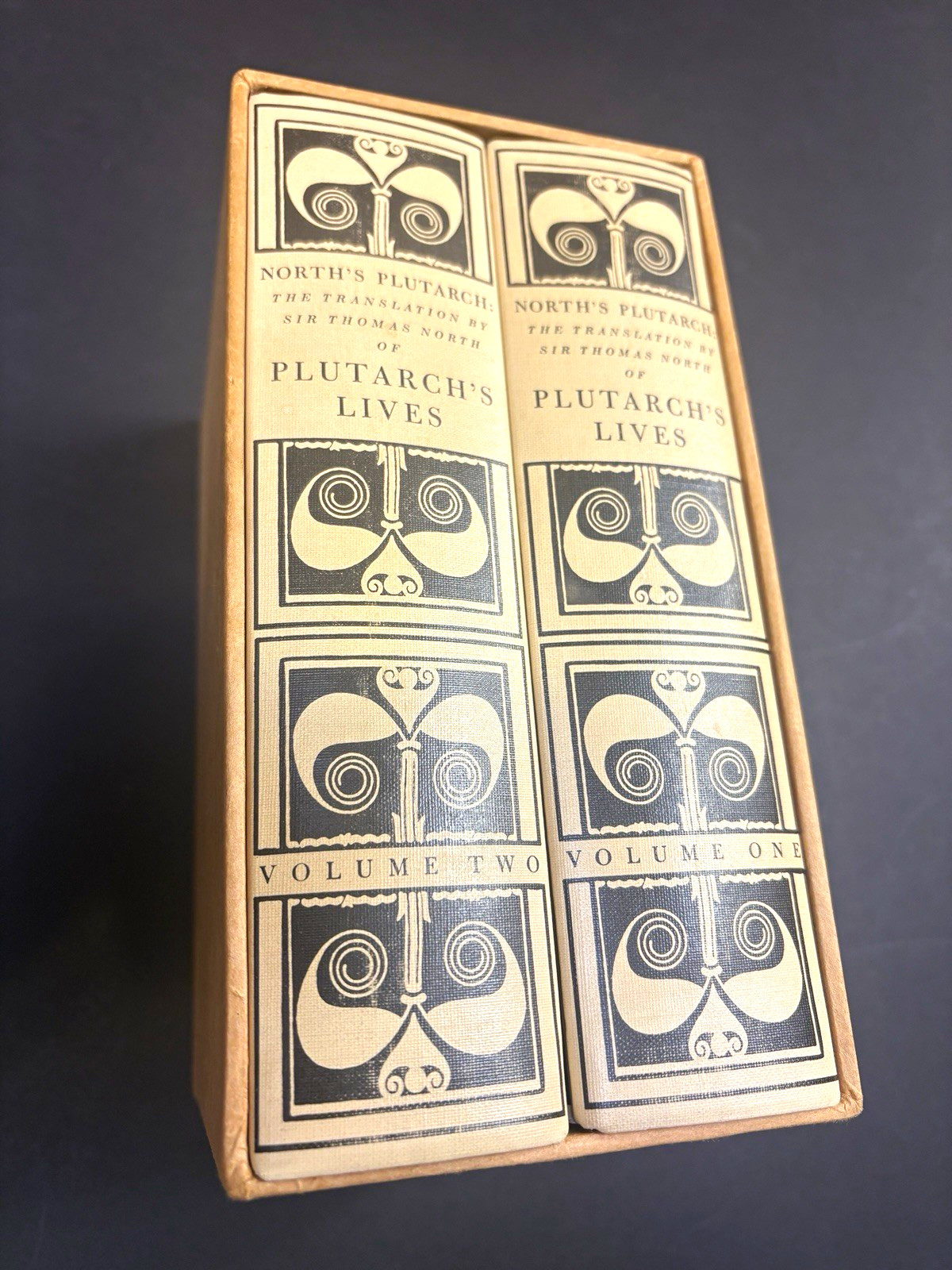 Plutarch\'s Lives ~ Heritage Press 2-Vol Boxed Set ~ EXCELLENT UNREAD COND. Plutarch\'s Lives ~ Heritage Press 2-Vol Boxed Set ~ EXCELLENT UNREAD COND.