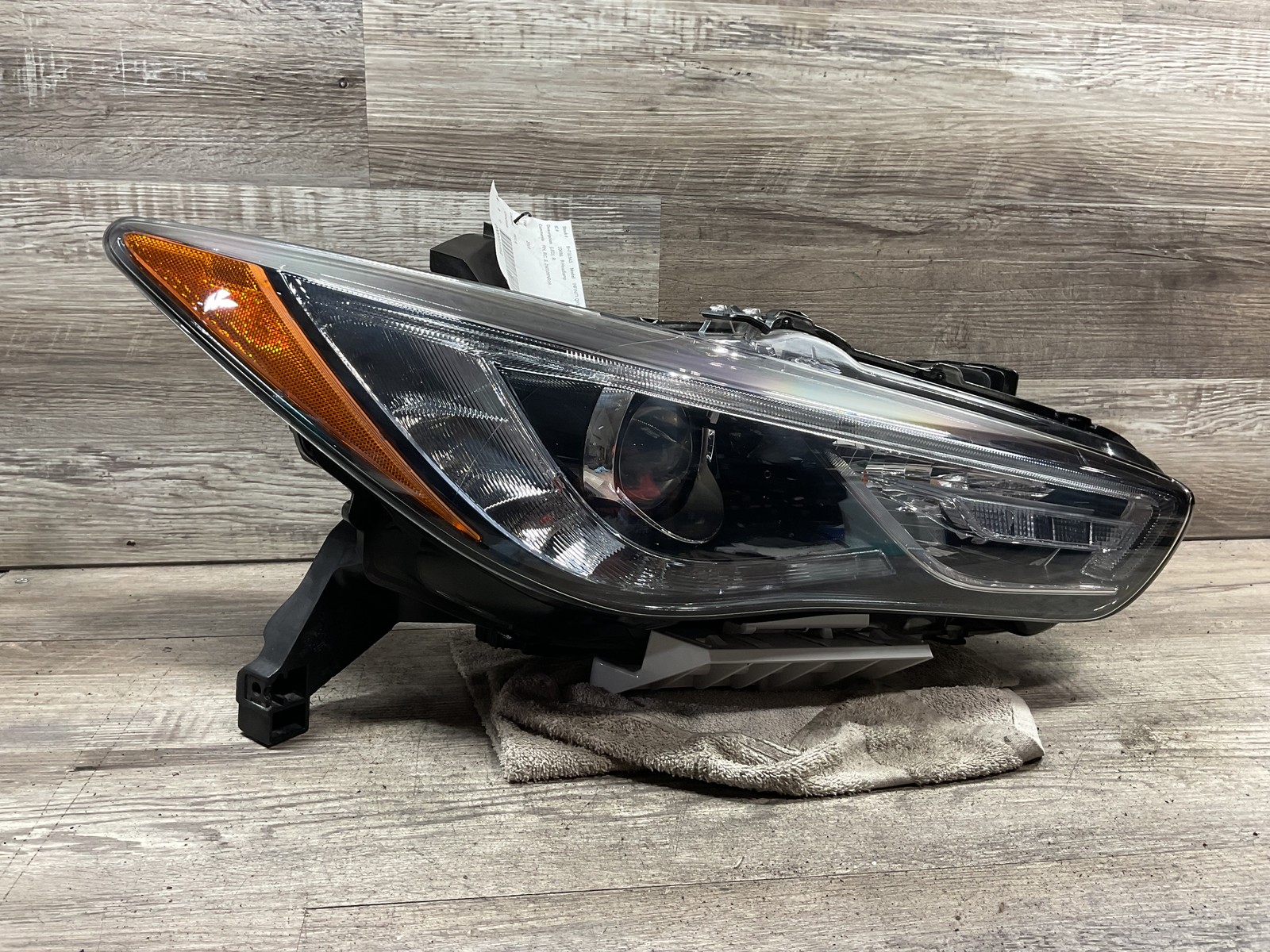 USED - 2019-2020 Infiniti QX60 R Headlamp LED - OEM USED - 2019-2020 Infiniti QX60 R Headlamp LED - OEM