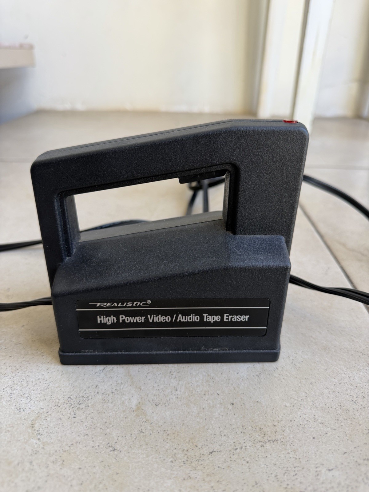 Realistic High Power Video/Audio Tape Eraser - Model 44-233A Realistic High Power Video/Audio Tape Eraser - Model 44-233A