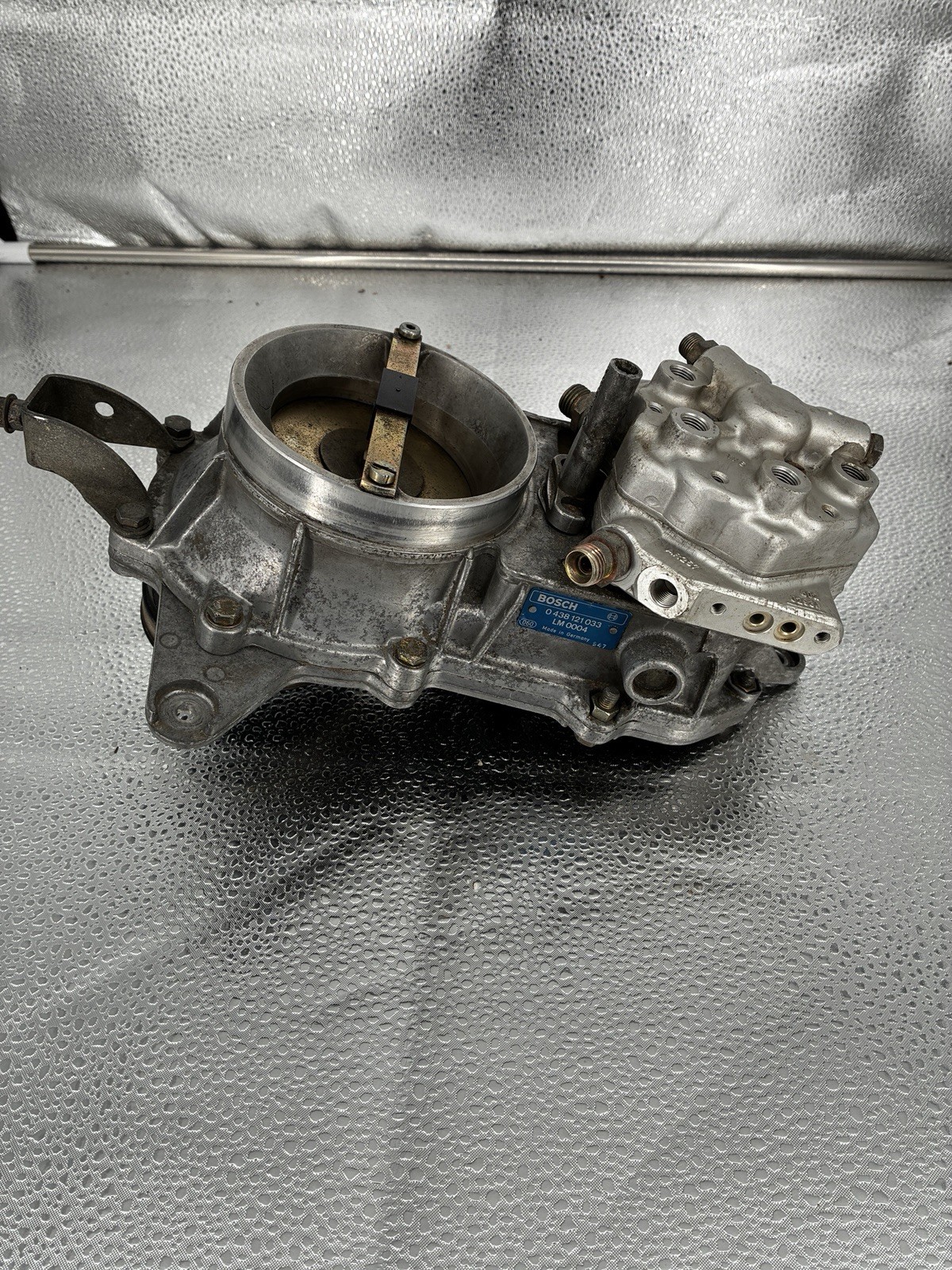 1986-1993 Mercedes 300E Fuel Distributor Bosch OEM 0438121033 Injctr 0438101013 1986-1993 Mercedes 300E Fuel Distributor Bosch OEM 0438121033 Injctr 0438101013