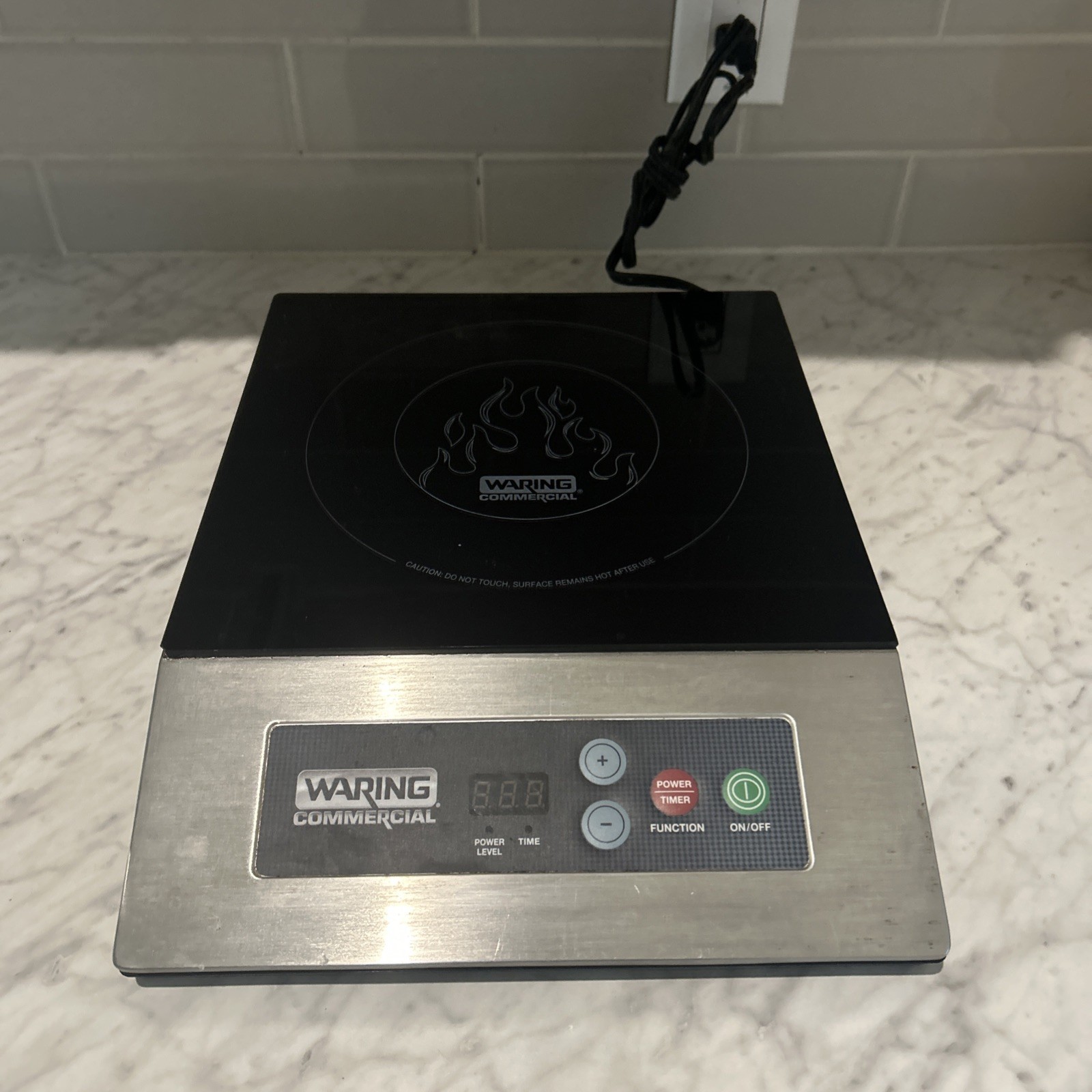 Waring Commercial WIH200 Single Induction Range Cooktop 1800W 120V TESTED Waring Commercial WIH200 Single Induction Range Cooktop 1800W 120V TESTED