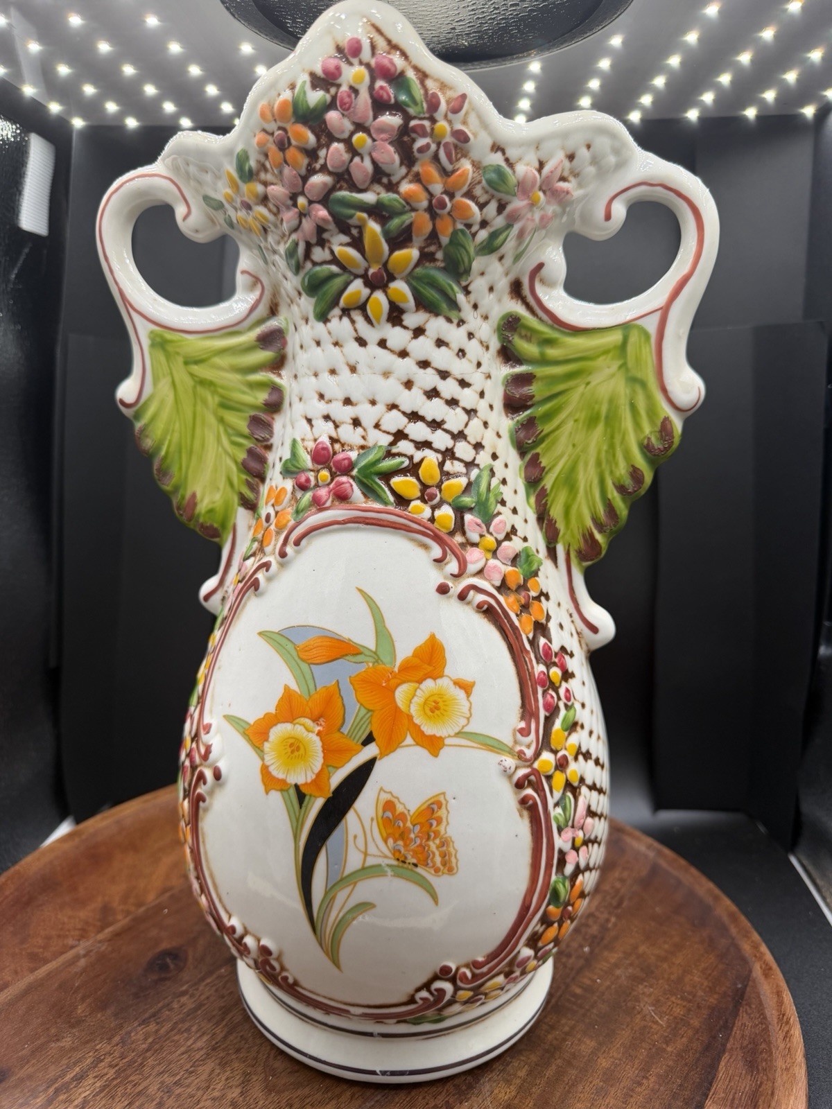 VTG Beautiful Hand painted Vase Brazil 1800 Majolica Style Handles VTG Beautiful Hand painted Vase Brazil 1800 Majolica Style Handles