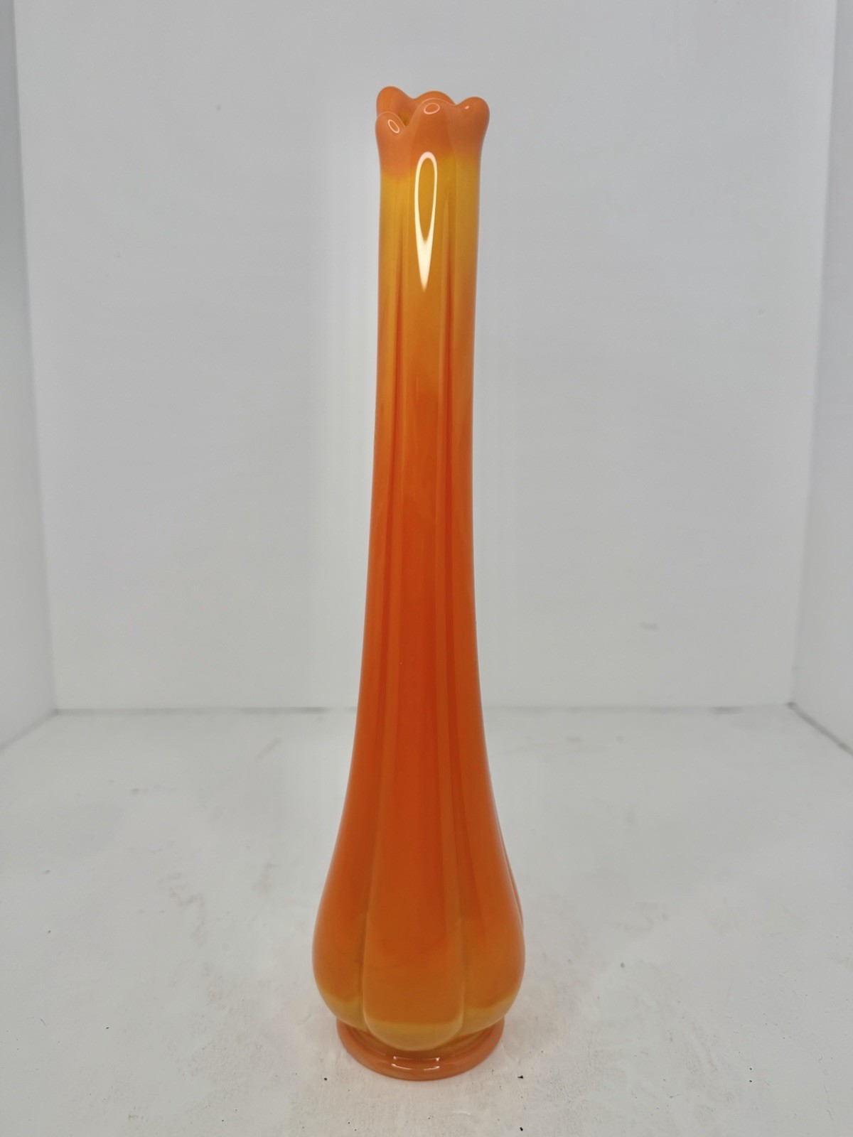 VINTAGE MCM L.E. SMITH 11” BITTERSWEET PETAL SWUNG VASE AMAZING YELLOW COLOR VINTAGE MCM L.E. SMITH 11” BITTERSWEET PETAL SWUNG VASE AMAZING YELLOW COLOR