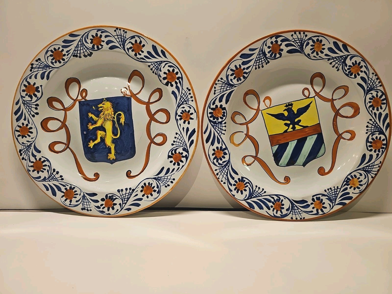 Set of 2 Vintage Italian Majolica Wall Plates Heraldic Lion & Eagle Crests 10\