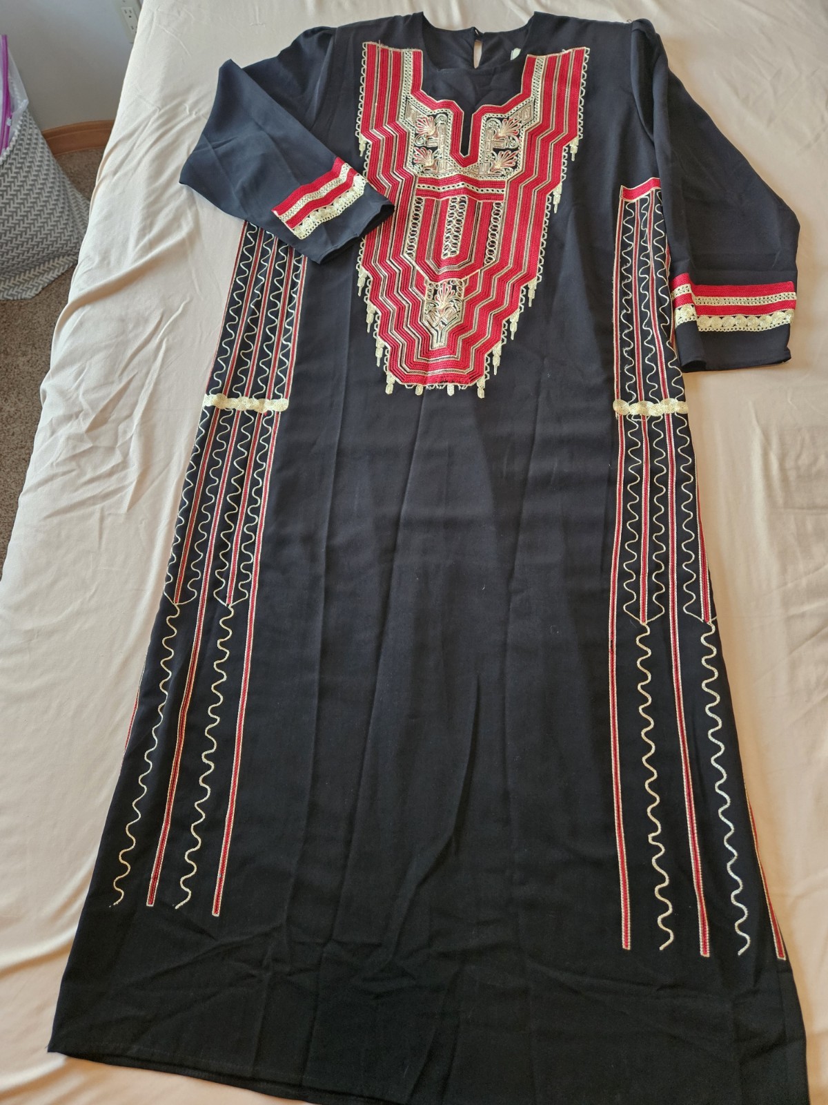 Vintage Traditional Saudi Arabian Asiri Jalabiya - Embroidered Kaftan Dress Vintage Traditional Saudi Arabian Asiri Jalabiya - Embroidered Kaftan Dress