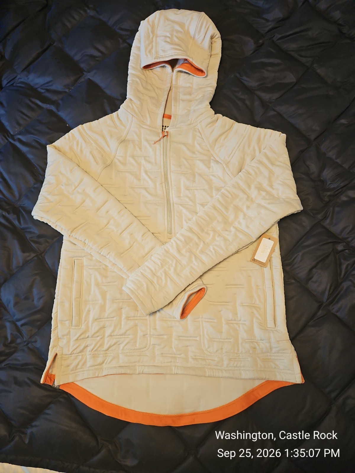 Women\'s Outta Range Quilted 1/4 Zip Pullover $129, NWT, Small