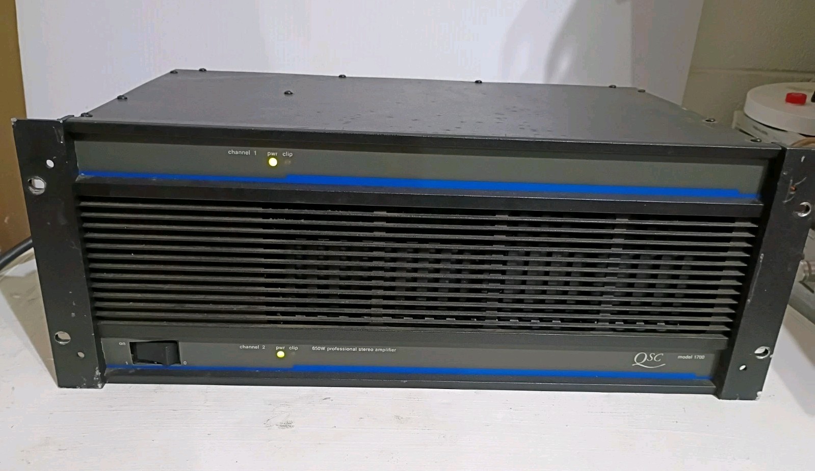 QSC Model 1700 Professional Commercial Stereo Amplifier 2 Channel 4 Ohm 500W QSC Model 1700 Professional Commercial Stereo Amplifier 2 Channel 4 Ohm 500W
