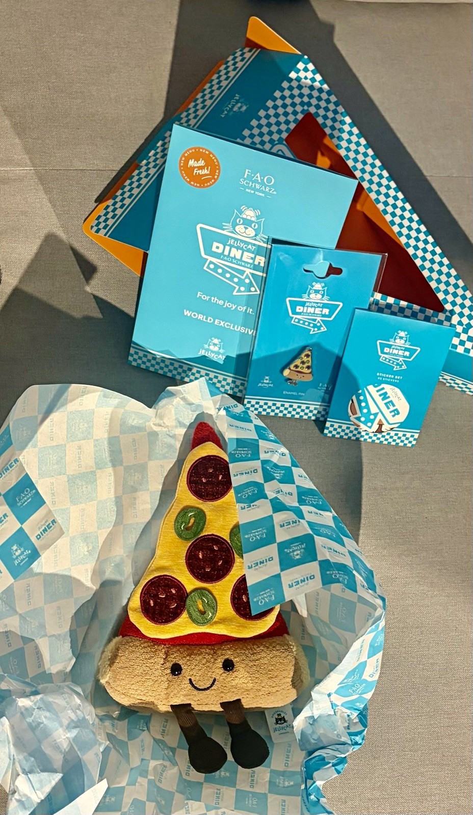 Jellycat NYC Diner Amuseable - Cristuff Pizza 🍕❤️, box, pin, and diner stickers Jellycat NYC Diner Amuseable - Cristuff Pizza 🍕❤️, box, pin, and diner stickers