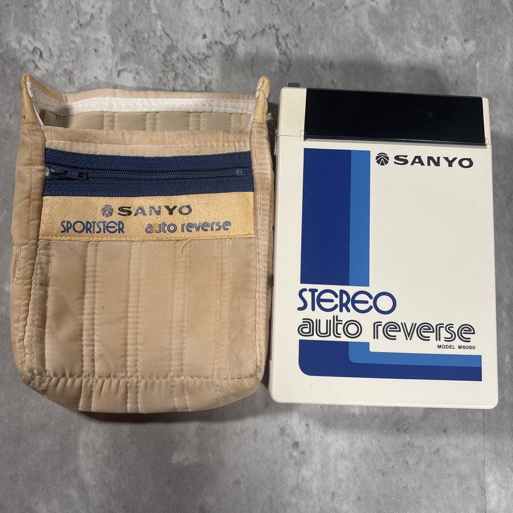 Sanyo Auto Reverse Stereo Cassette Player M6060 Portable w Carry Bag Corrosion Sanyo Auto Reverse Stereo Cassette Player M6060 Portable w Carry Bag Corrosion
