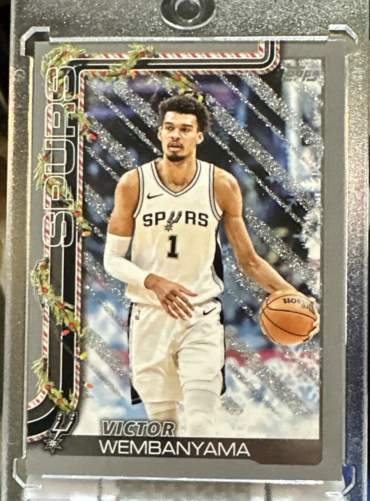 2025-26 Topps Holiday - Victor Wembanyama #H156 Holiday Silver Glitter SP