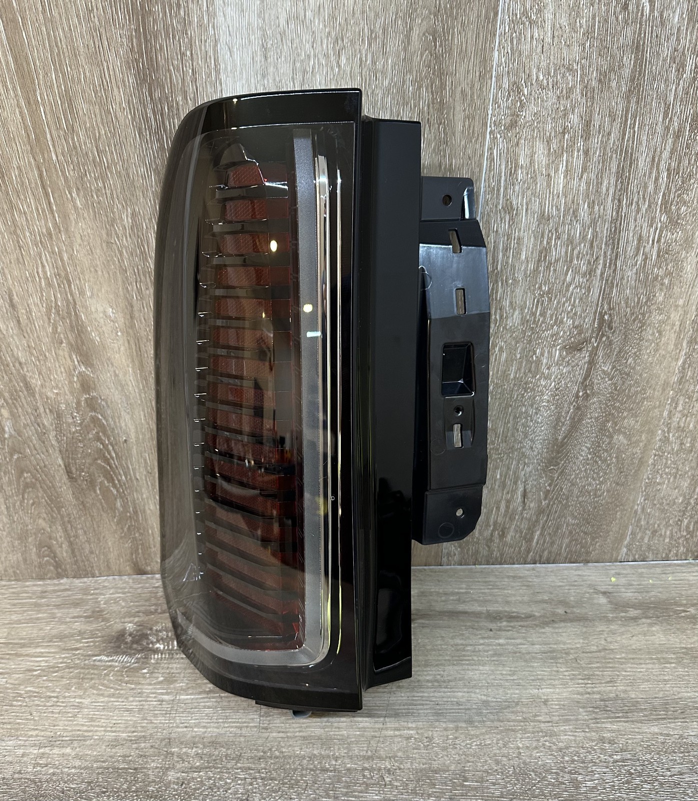 2026 CADILLAC VISTIQ LH TAIL LIGHT ASSY  OEM PART # 42924031