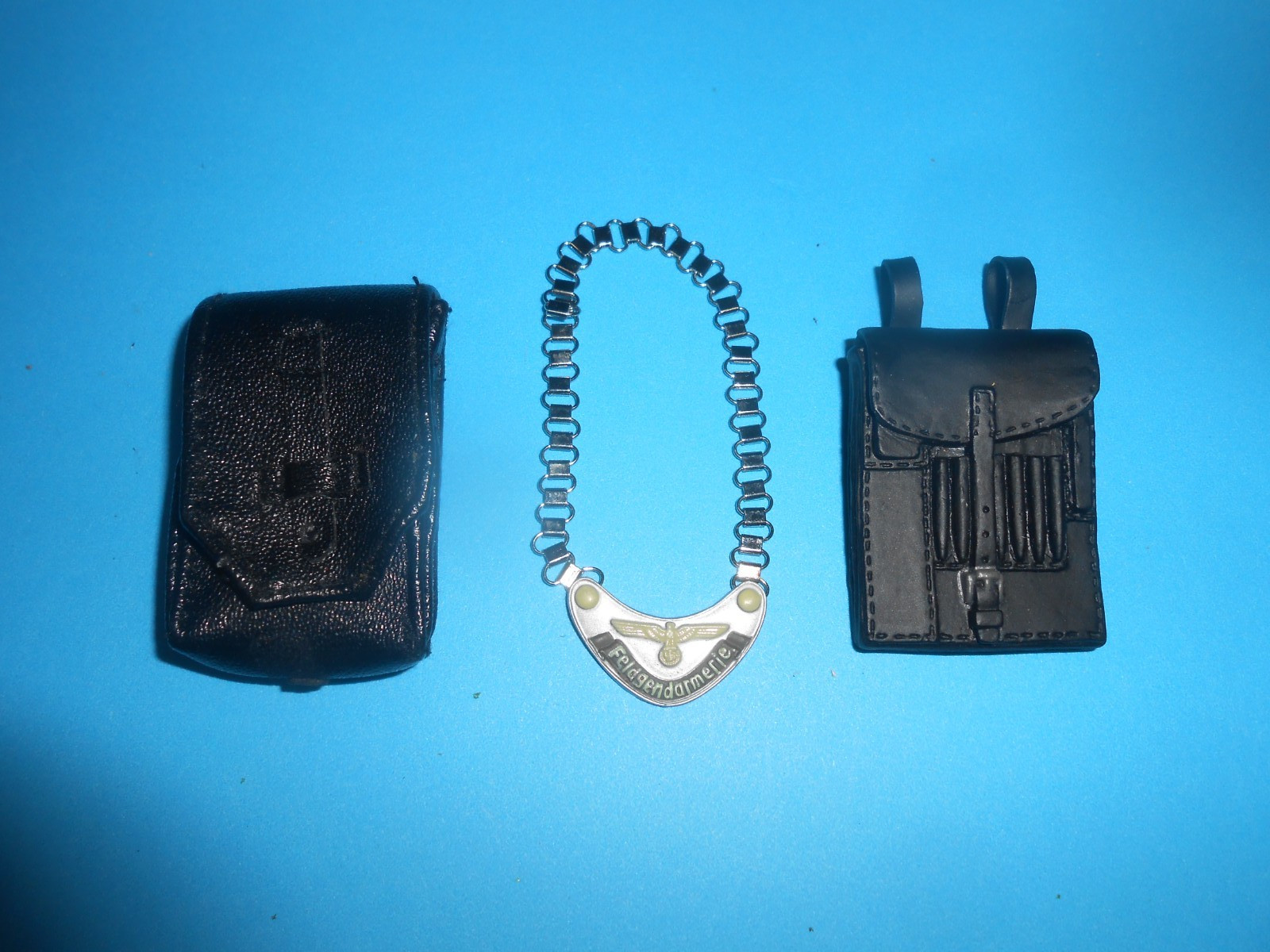 Dragon 1:6 WWII German Feldgendarmerie Dispatch Case, Gorget, Map Case DID BBI