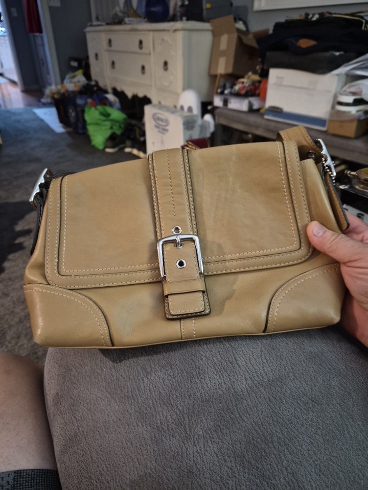 Coach F11196 MEDIUM Vintage Camel Y2K Soho Flap Leather Shoulder Bag pre-owned Coach F11196 MEDIUM Vintage Camel Y2K Soho Flap Leather Shoulder Bag pre-owned
