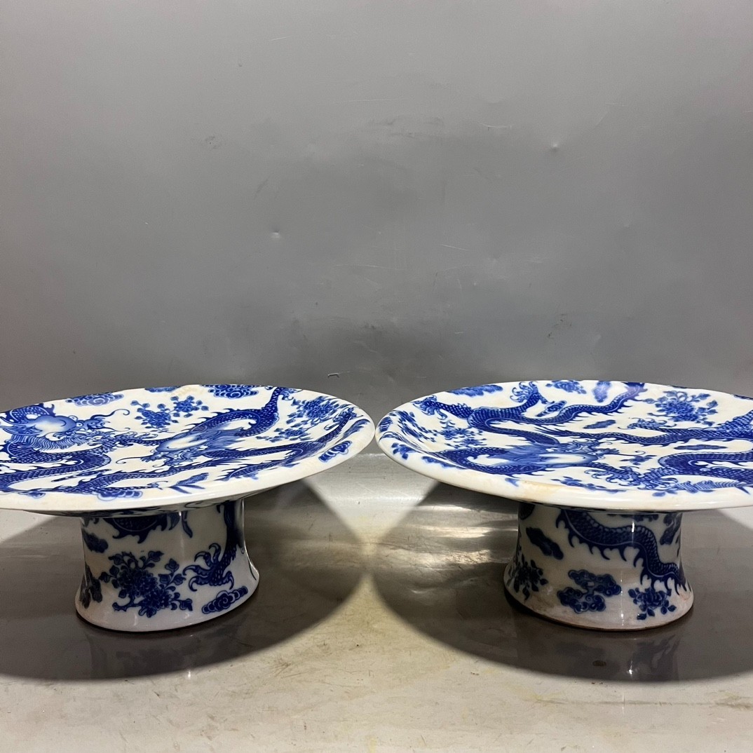 A pair of ancient Chinese Qing Dynasty blue and white dragon high-footed plates