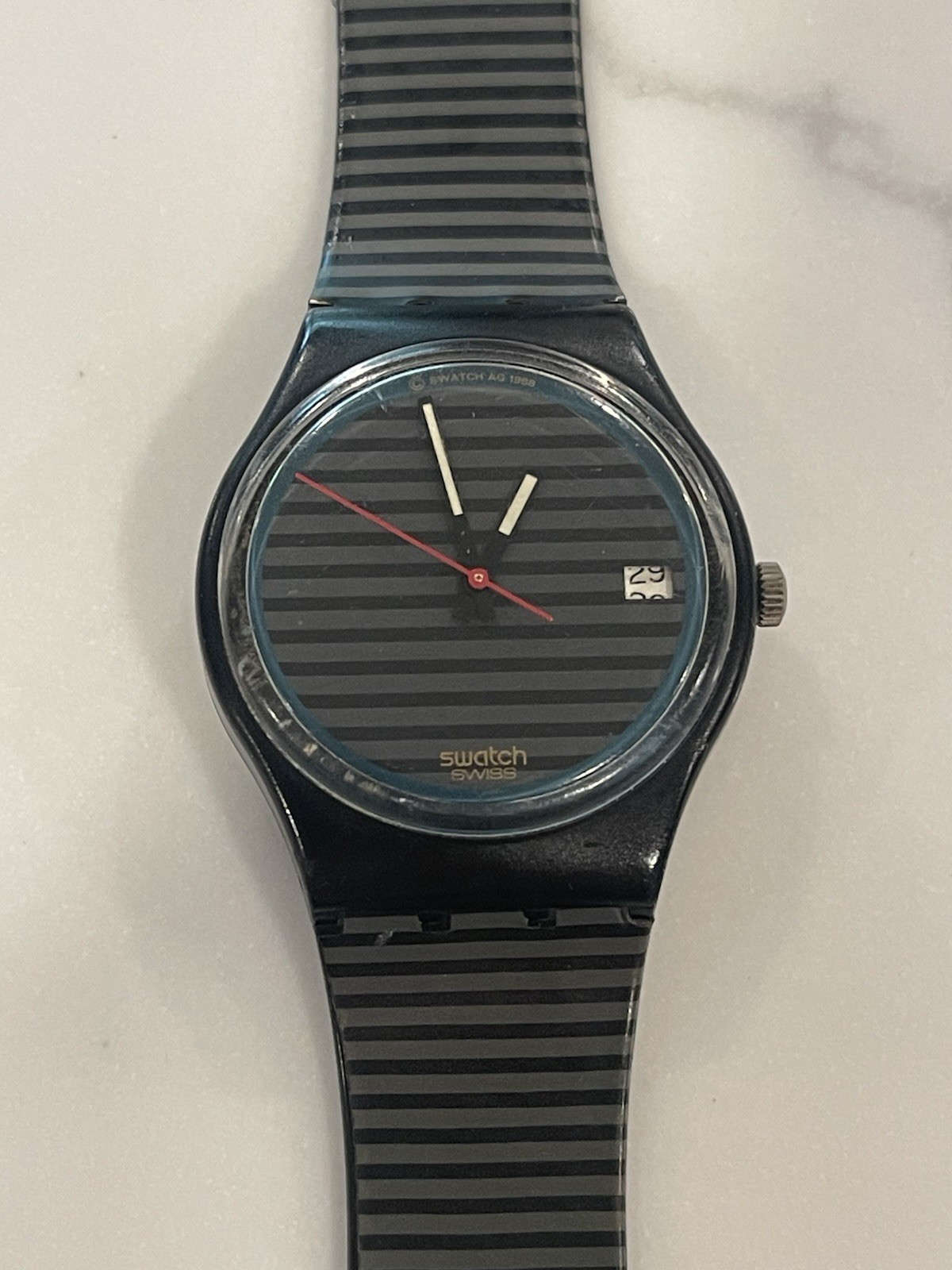 Vintage Swatch Swiss 1988 Black Gray Line Men\'s Watch 34MM - New Battery Vintage Swatch Swiss 1988 Black Gray Line Men\'s Watch 34MM - New Battery