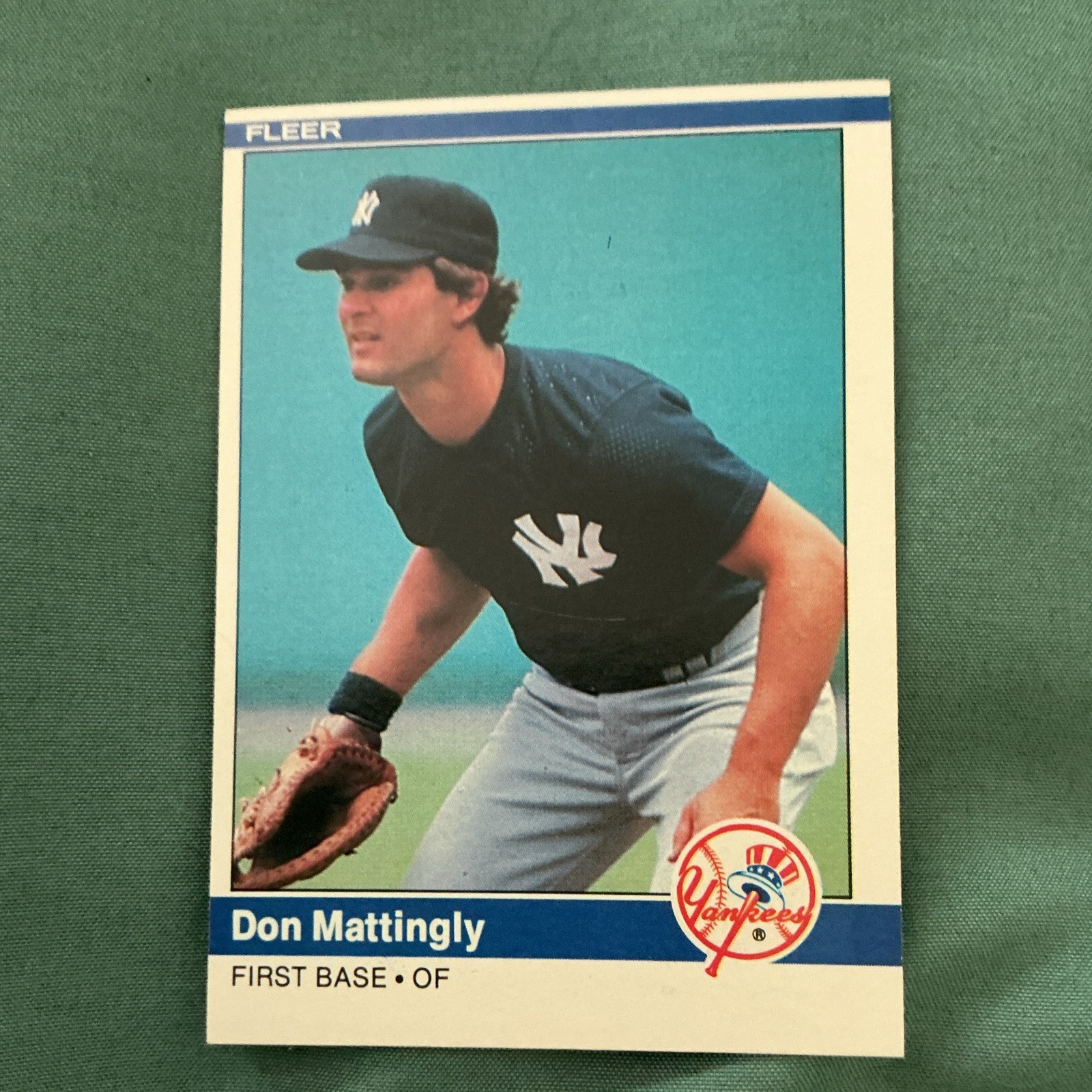 1984 Fleer - Don Mattingly #131 (RC) New York Yankees Baseball Card 1984 Fleer - Don Mattingly #131 (RC) New York Yankees Baseball Card