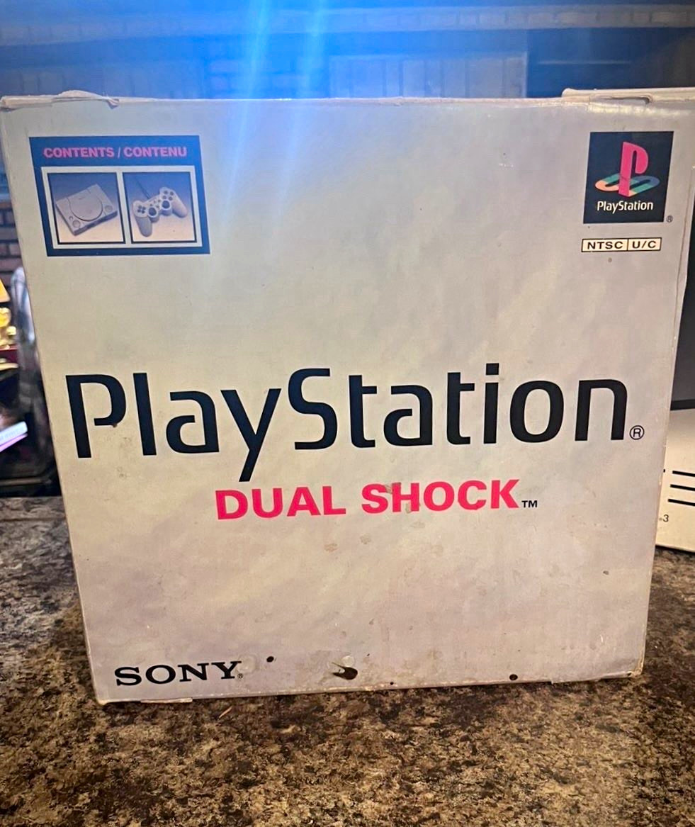 Sony PS1 PlayStation Dual Shock Console SCPH-9001 NTSC-U/C w/2 Controllers