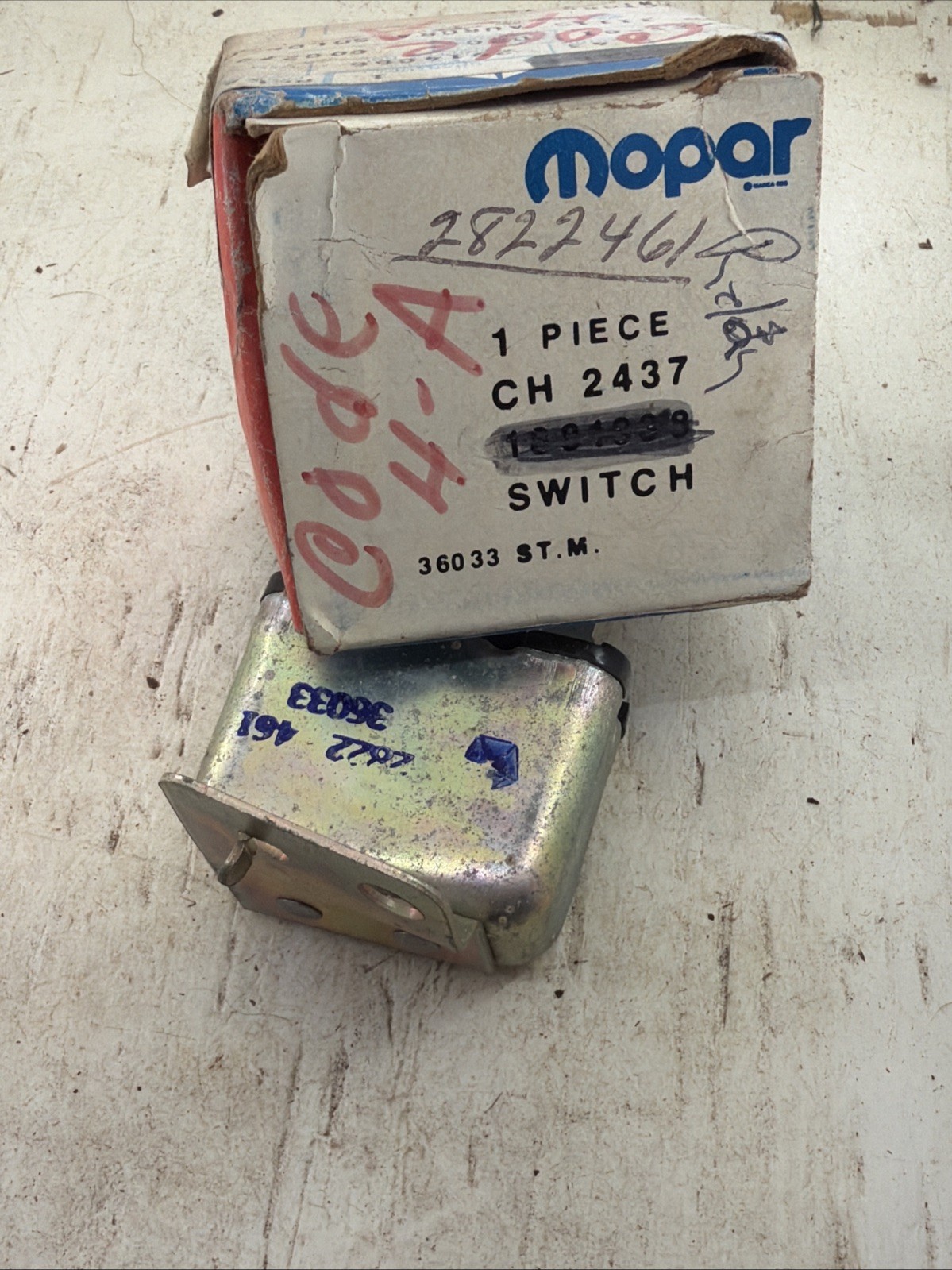 NOS OEM Mopar 2822461 Horn Relay 1960-76 Dart Barracuda Duster 62-79 Charger New NOS OEM Mopar 2822461 Horn Relay 1960-76 Dart Barracuda Duster 62-79 Charger New