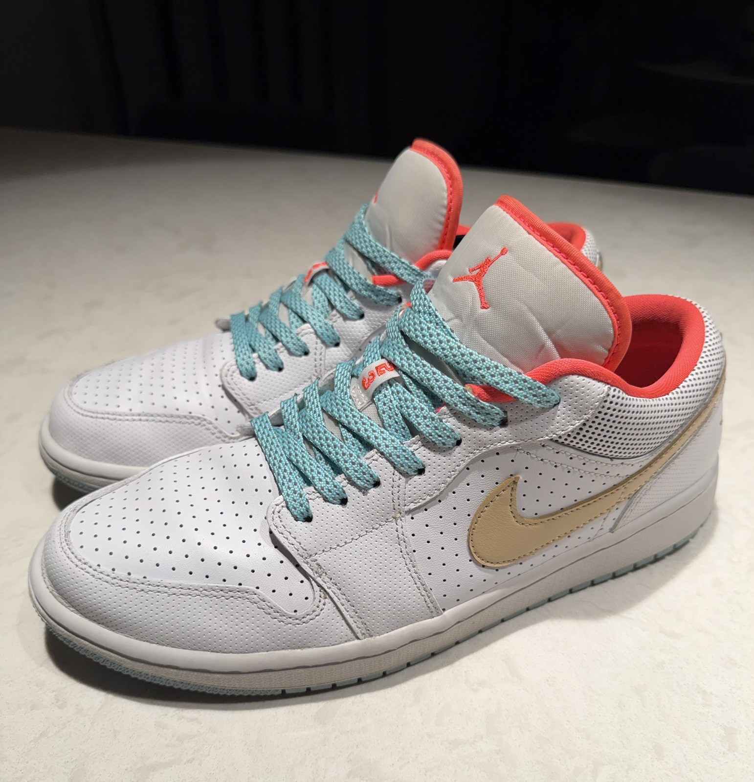 Size 12W/10.5M - Air Jordan 1 SE Low White Sesame Pre-Owned Great Condition Size 12W/10.5M - Air Jordan 1 SE Low White Sesame Pre-Owned Great Condition