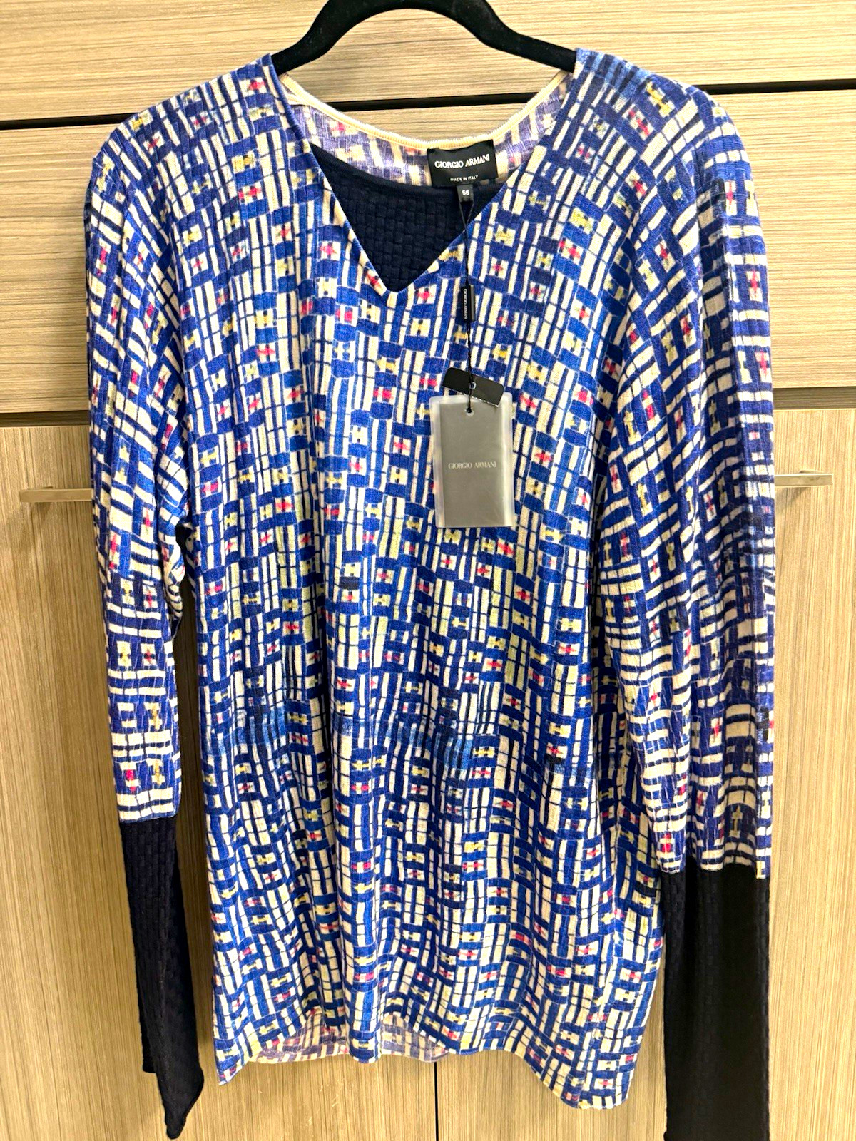 Giorgio Armani Cashmere Silk Knit Geometric V-Neck Sweater Blue/White EU 56 Giorgio Armani Cashmere Silk Knit Geometric V-Neck Sweater Blue/White EU 56