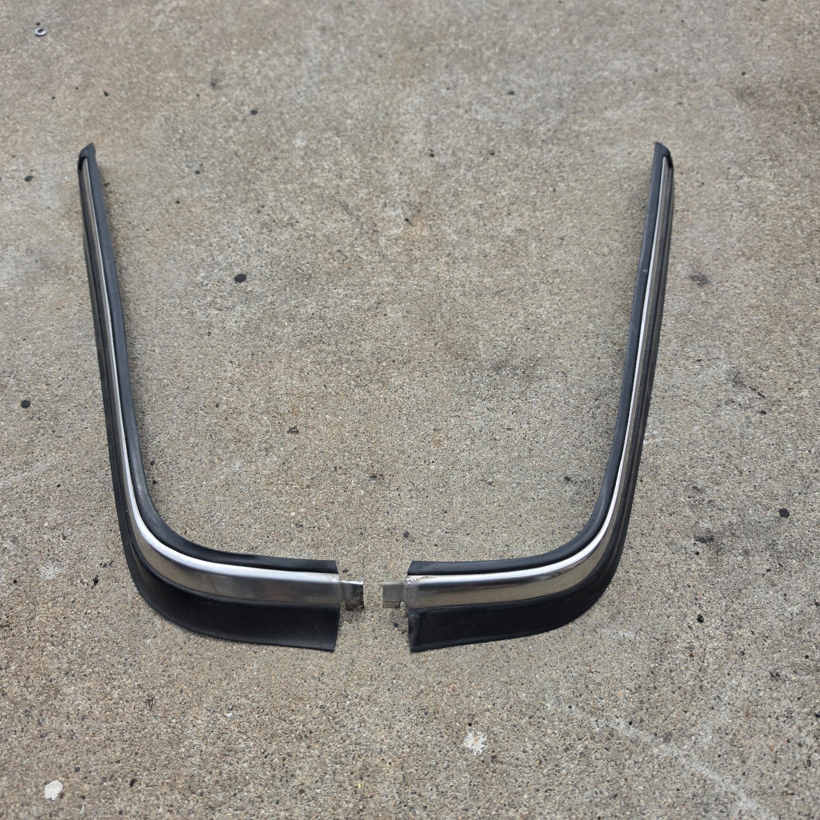 1986 - 1993 Volvo 240 Sedan & Wagon Front Bumper Trim Pair Nice 244 245 Corner
