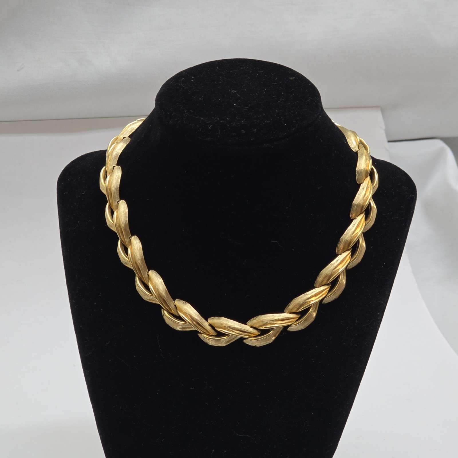 Vintage Crown Trifari Gold Tone Link Collar Necklace 16\ Vintage Crown Trifari Gold Tone Link Collar Necklace 16\