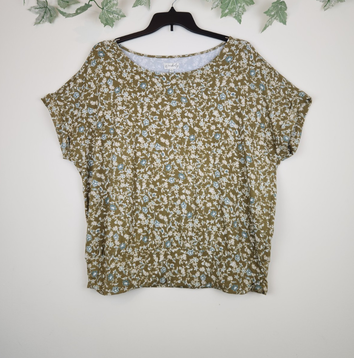 Wonderly Women\'s Size 2X Green Floral Short Sleeve Stretch Top NWT Wonderly Women\'s Size 2X Green Floral Short Sleeve Stretch Top NWT