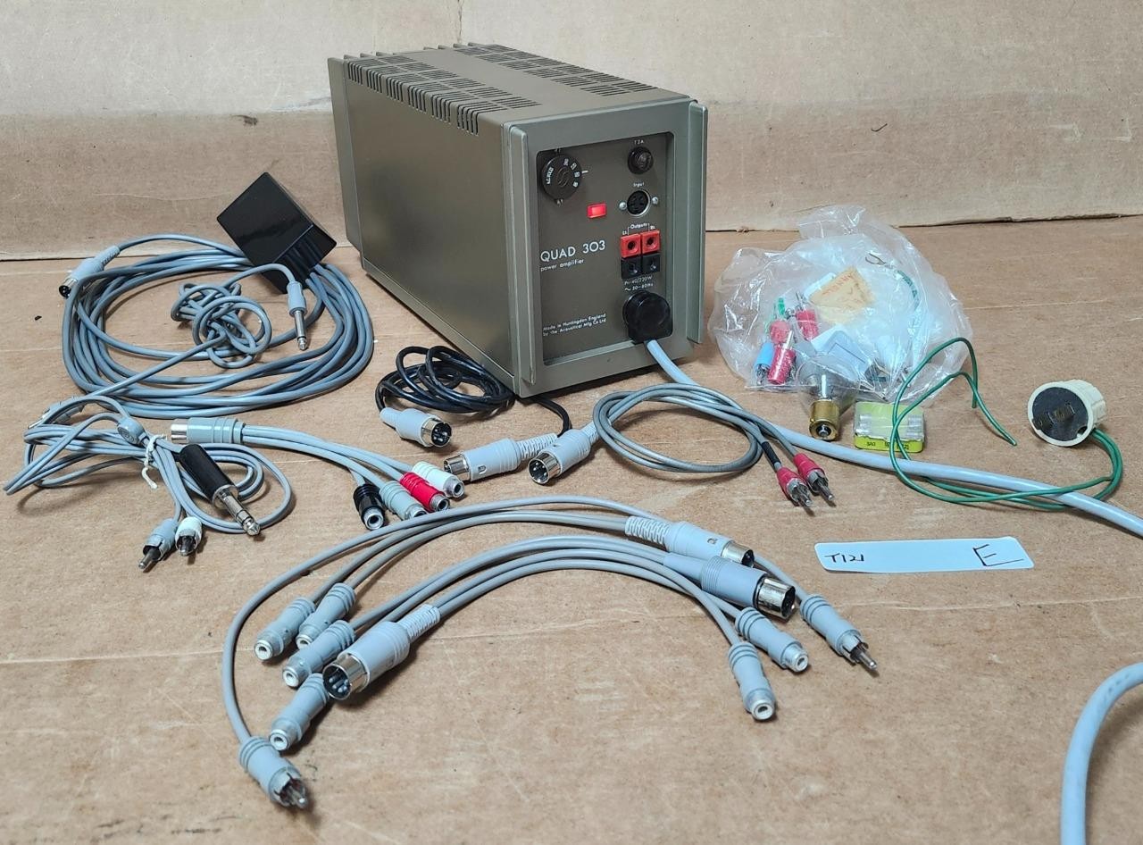 QUAD 303 POWER AMPLIFIER WITH CABLES AND ACCESSORIES   E