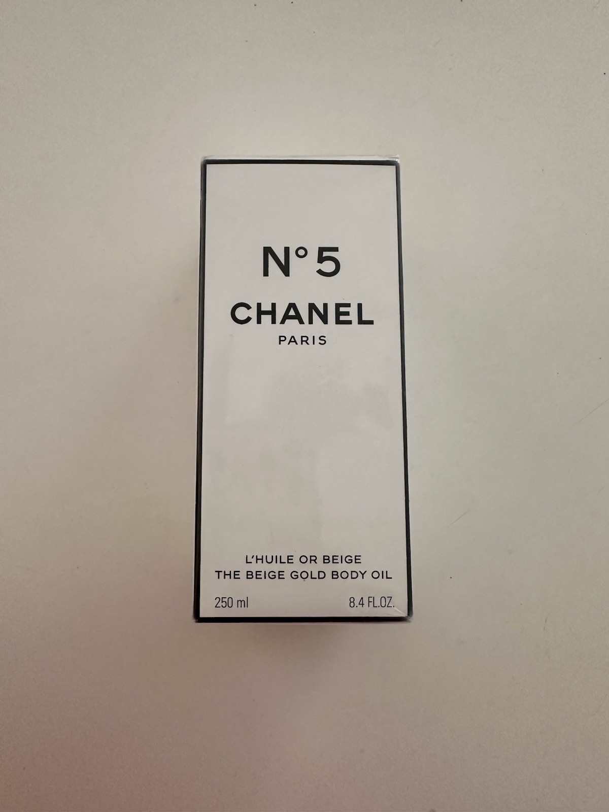 CHANEL Nº 5 THE BODY OIL Size 250ml/8.4oz. SEALED CHANEL Nº 5 THE BODY OIL Size 250ml/8.4oz. SEALED