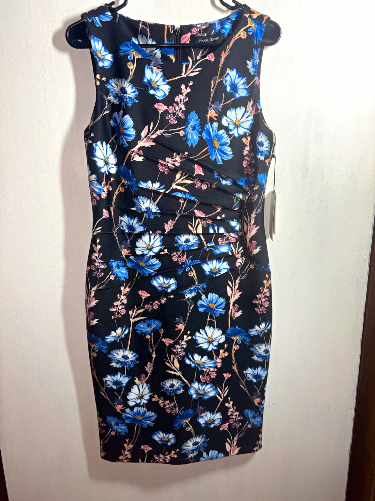 Ivanka Trump Size 10 Floral Sheath Dress Sleeveless Zip Stretch Knee Length Ivanka Trump Size 10 Floral Sheath Dress Sleeveless Zip Stretch Knee Length