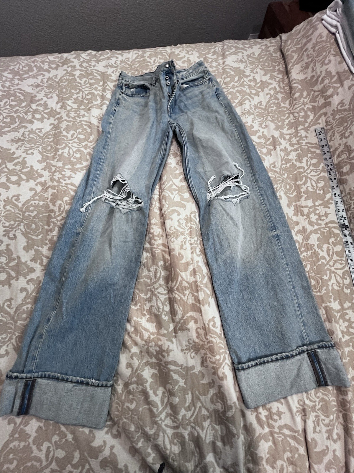 Madewell Low-Slung Baggy Jeans Light Indigo Distressed Wide Cuff 26 NEW $148 Madewell Low-Slung Baggy Jeans Light Indigo Distressed Wide Cuff 26 NEW $148