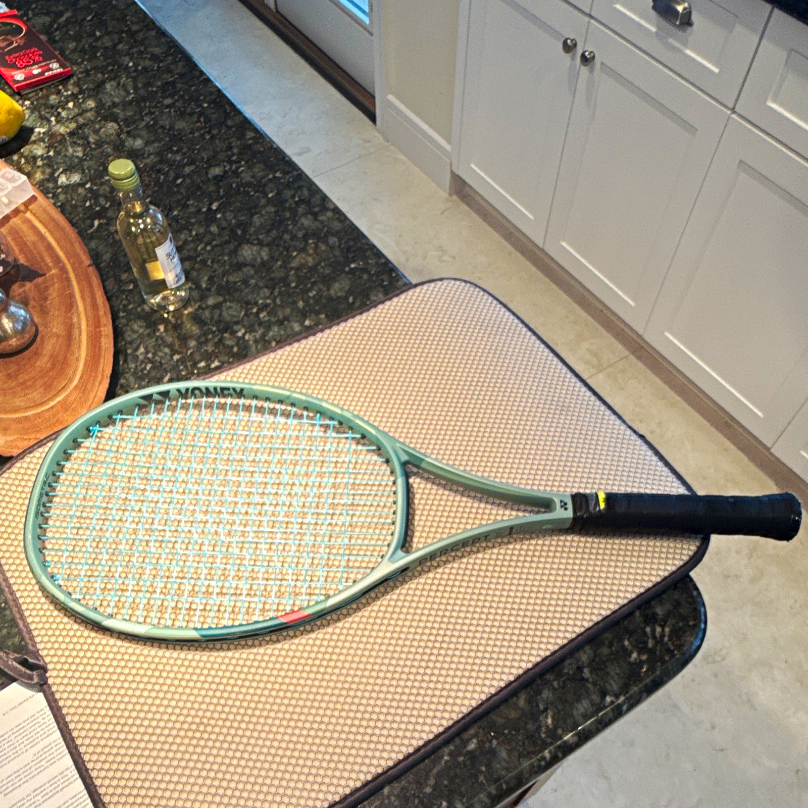 YONEX VCORE Isometric Tennis Racquet Green/Teal with Blue Strings YONEX VCORE Isometric Tennis Racquet Green/Teal with Blue Strings