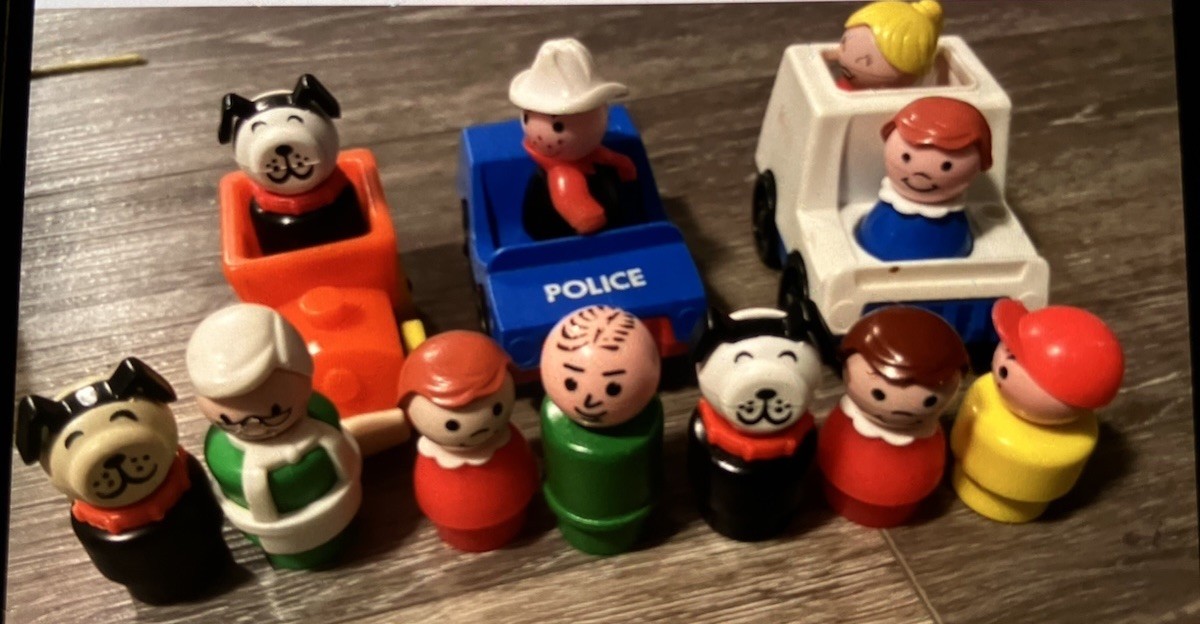 Vintage Fisher Price LITTLE PEOPLE Wood & Plastic Figures Lot Of 14 Cars Dogs