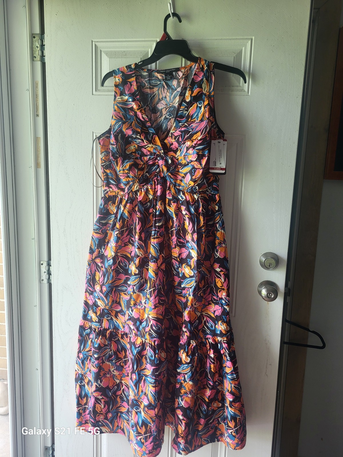 French Connection Women\'s Floral Print Twist Front Dress Size - Size: XLarge. French Connection Women\'s Floral Print Twist Front Dress Size - Size: XLarge.