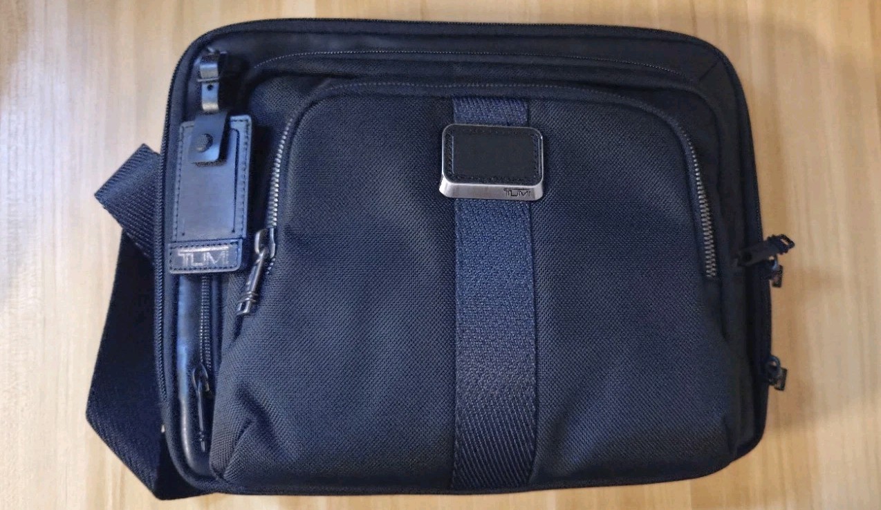Tumi Alpha Bravo Black Men’s Jackson Crossbody Zip Bag Pockets Adjustable Strap Tumi Alpha Bravo Black Men’s Jackson Crossbody Zip Bag Pockets Adjustable Strap