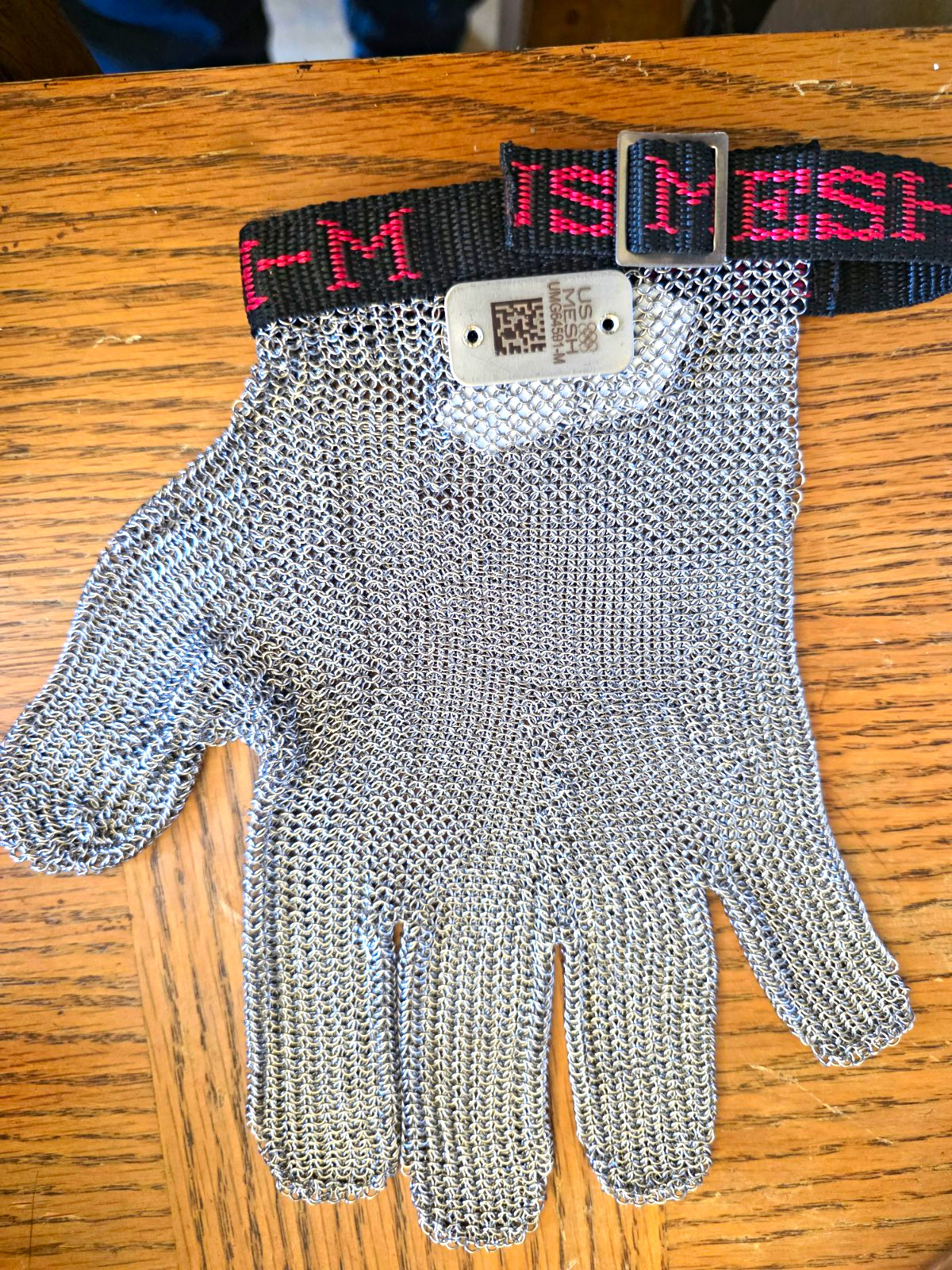 US Mesh - Stainless Steel Mesh Cutting Glove - Medium (M) - Reversible US Mesh - Stainless Steel Mesh Cutting Glove - Medium (M) - Reversible