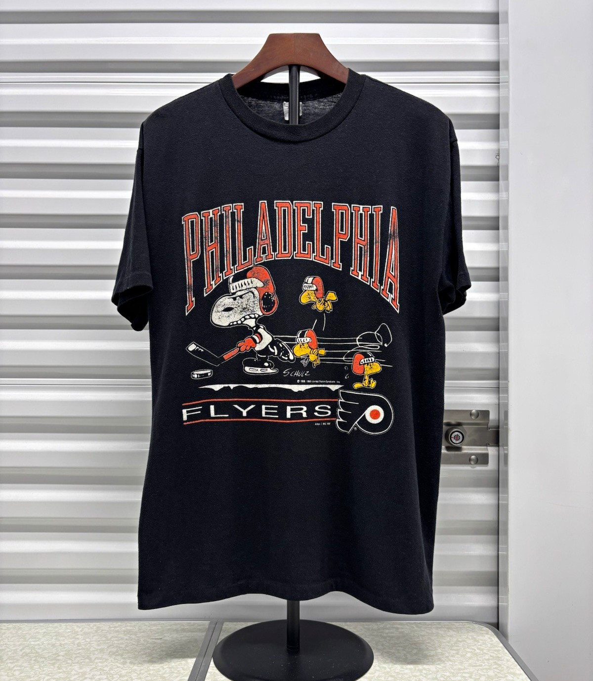 Vintage Artex Philadelphia Flyers NHL Hockey Snoopy & Woodstock Graphic Shirt Vintage Artex Philadelphia Flyers NHL Hockey Snoopy & Woodstock Graphic Shirt