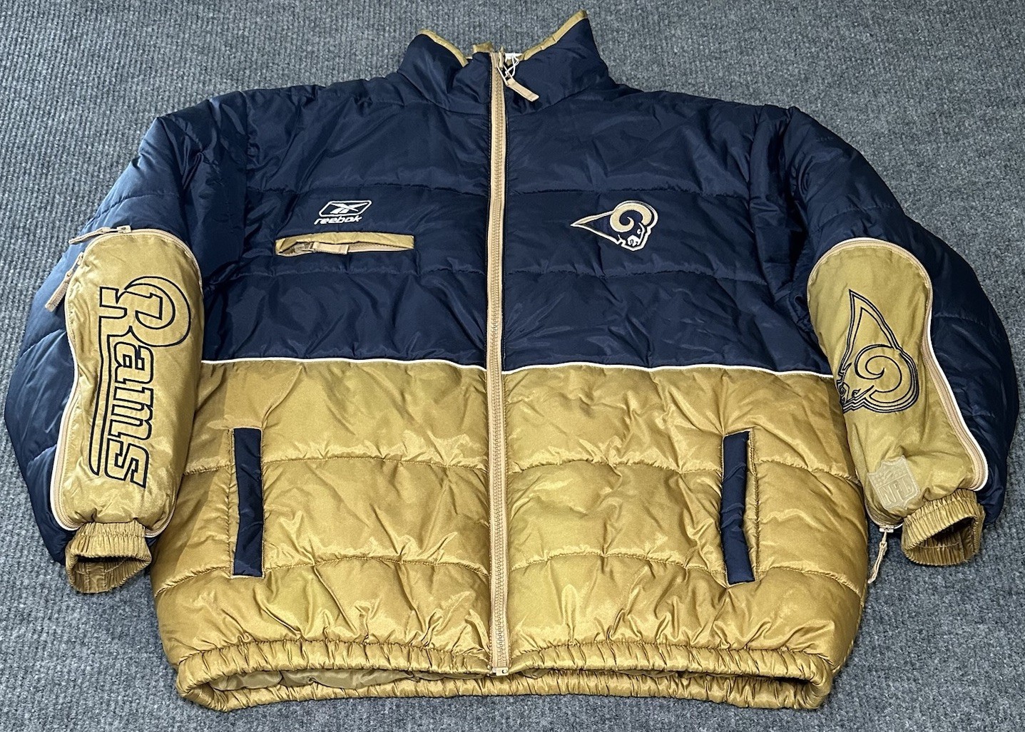 St Louis Rams Puffer Jacket Mens XXL NFL Full Zip Up Reebok Vintage 90s Sports St Louis Rams Puffer Jacket Mens XXL NFL Full Zip Up Reebok Vintage 90s Sports