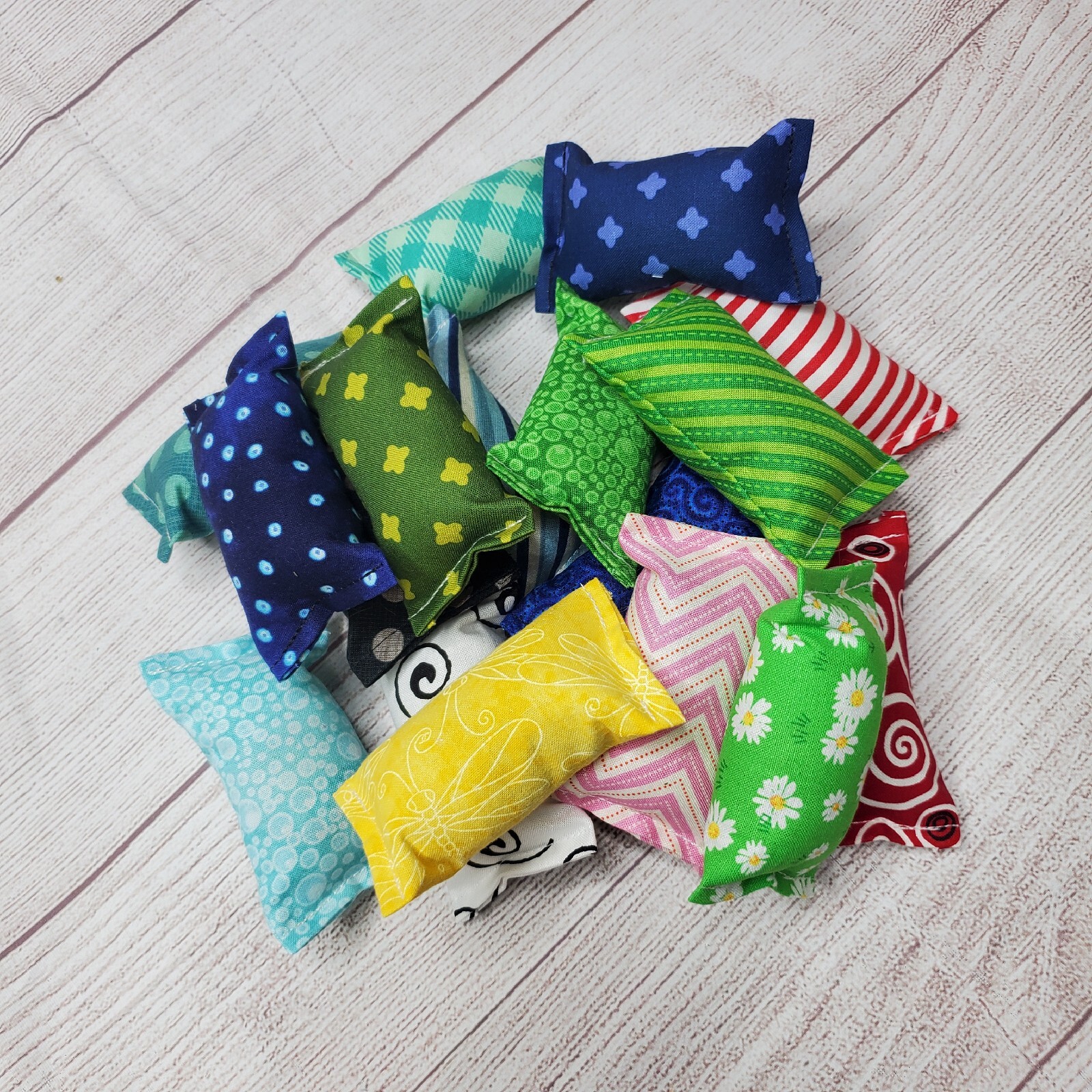 Mini Handmade Cat/Kitten Catnip Toy, Organic Catnip, Cat Gift, Value Bag Of 10 Mini Handmade Cat/Kitten Catnip Toy, Organic Catnip, Cat Gift, Value Bag Of 10