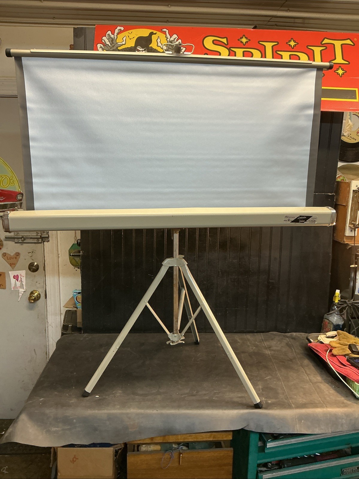 Vintage Movie Projector Screen KORVAIR 40”x40” Vintage Movie Projector Screen KORVAIR 40”x40”