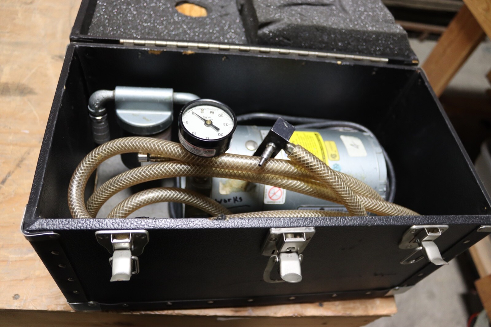 GAST 0522-V314-G18DX VACUUM PUMP