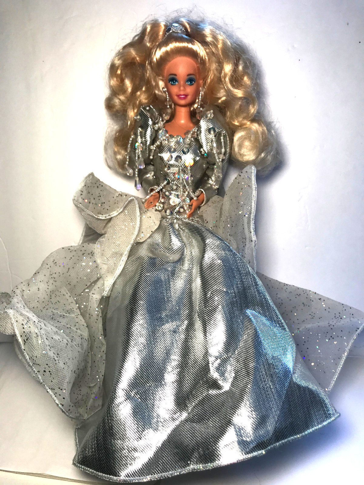 Vintage 1992 Happy Holidays Barbie Doll Special Edition #1429 Silver Dress Vintage 1992 Happy Holidays Barbie Doll Special Edition #1429 Silver Dress