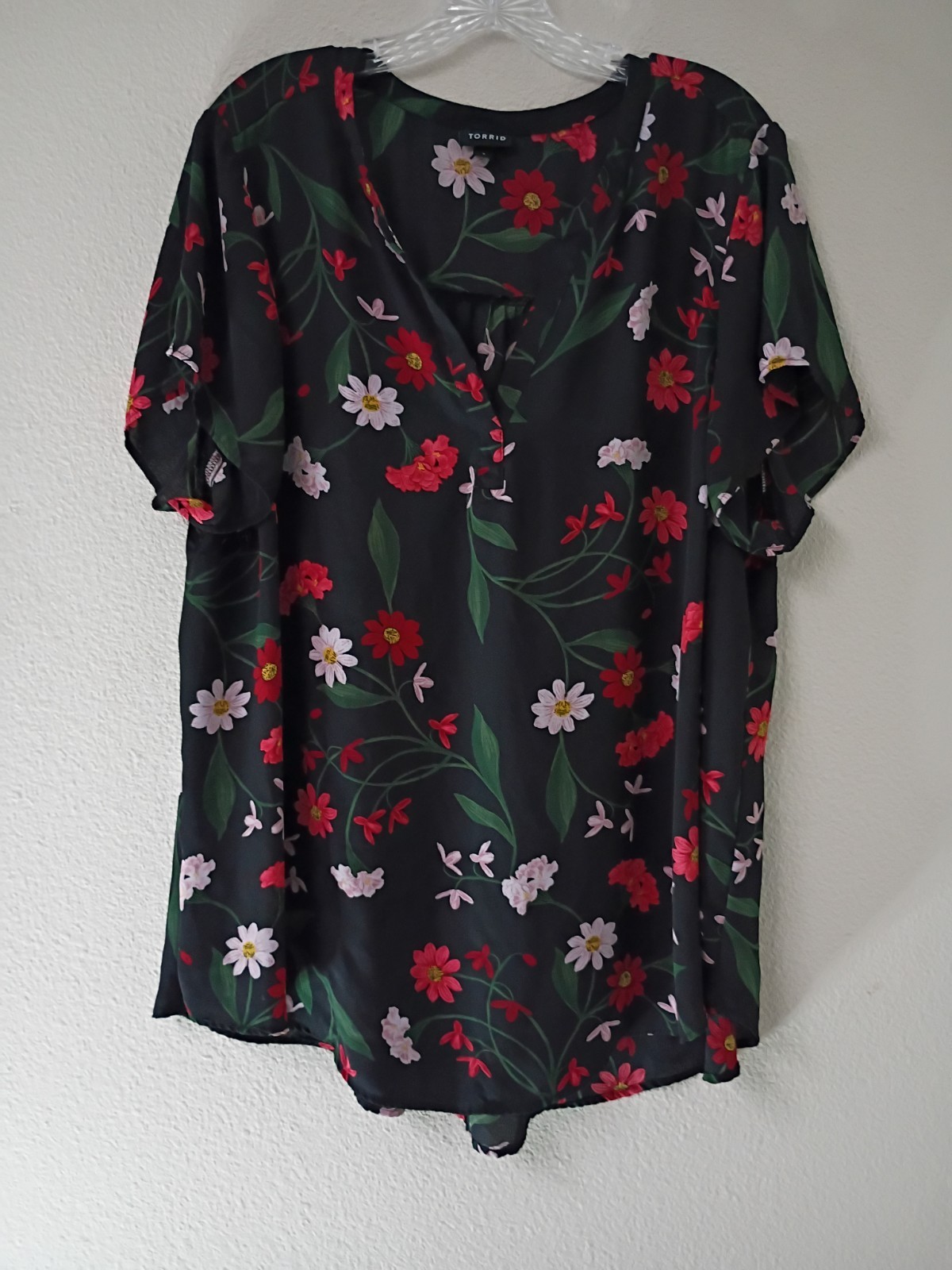 Women\'s Torrid Georgette Floral Split Neck Short Sleeve Top Size 3 Women\'s Torrid Georgette Floral Split Neck Short Sleeve Top Size 3