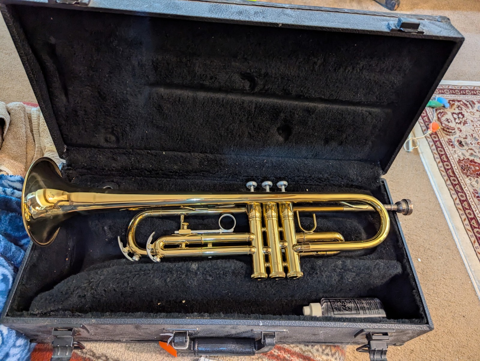 King 601 Bb Trumpet 3-Valve Piston Brass Gold Lacquer w/ Case Water Key