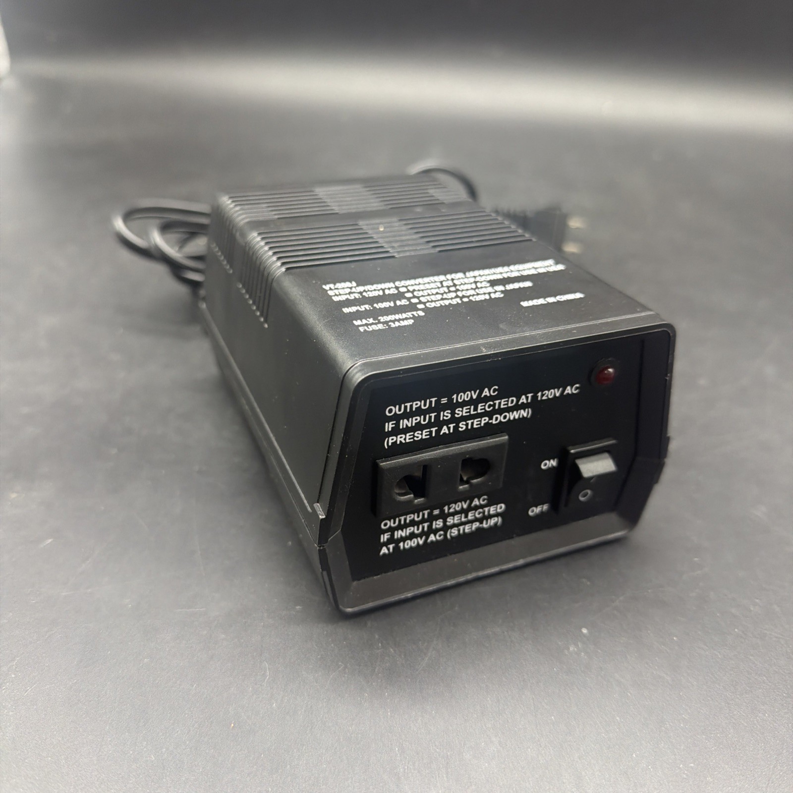 VCT VT-200J Japanese Step Up / Down Voltage Transformer Converts Japan 100 Volts VCT VT-200J Japanese Step Up / Down Voltage Transformer Converts Japan 100 Volts