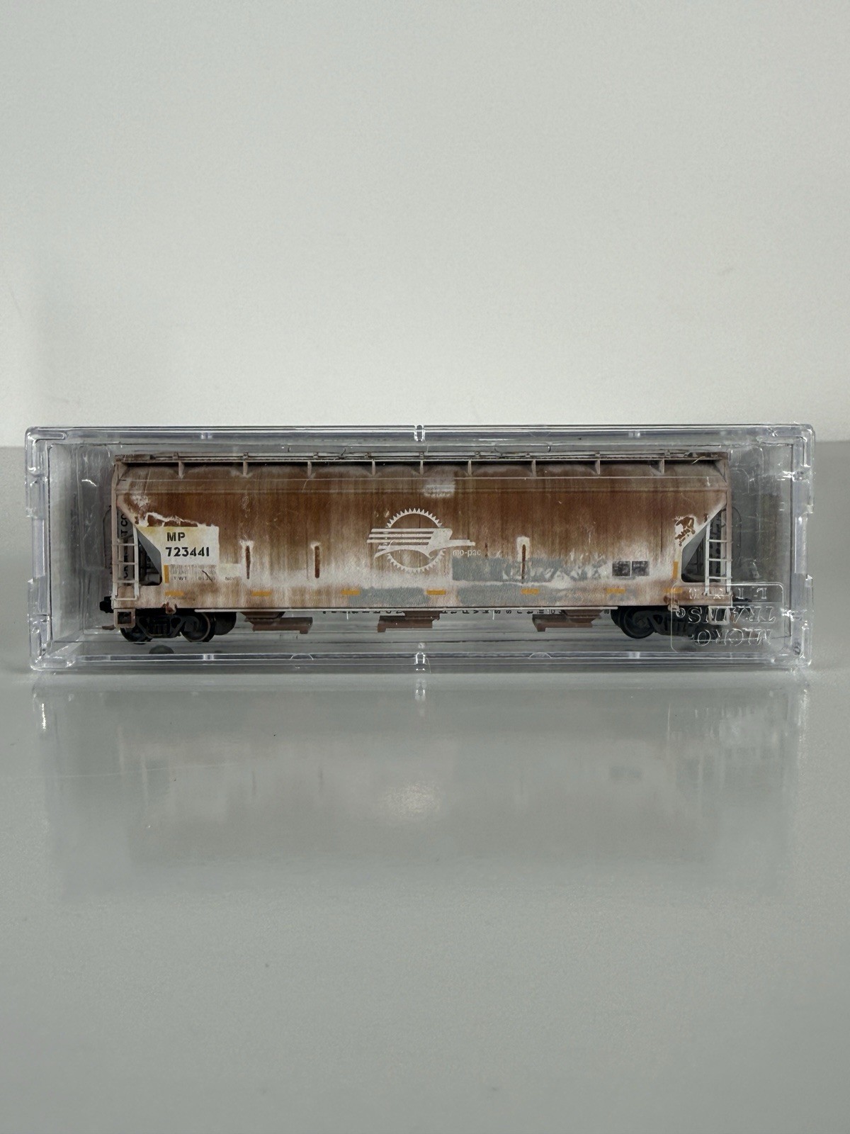 Micro-Trains N Scale Missouri Pacific Weathered 3 Bay Covered Hopper Micro-Trains N Scale Missouri Pacific Weathered 3 Bay Covered Hopper