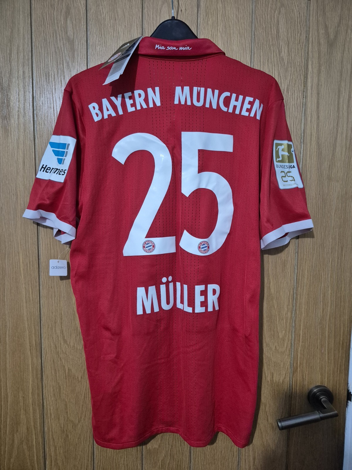 BNWT Bayern Munich 2016/17 Home Shirt Adizero Player Issue Muller 25 (M) BNWT Bayern Munich 2016/17 Home Shirt Adizero Player Issue Muller 25 (M)